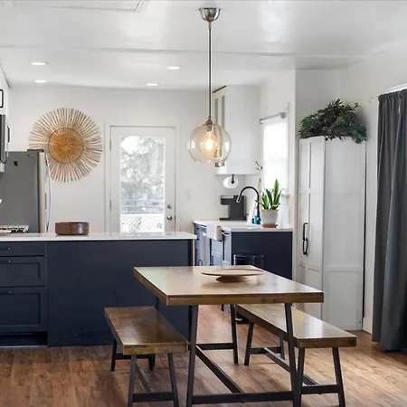New Beautiful Boho Home By Beach, Downtown + Shops